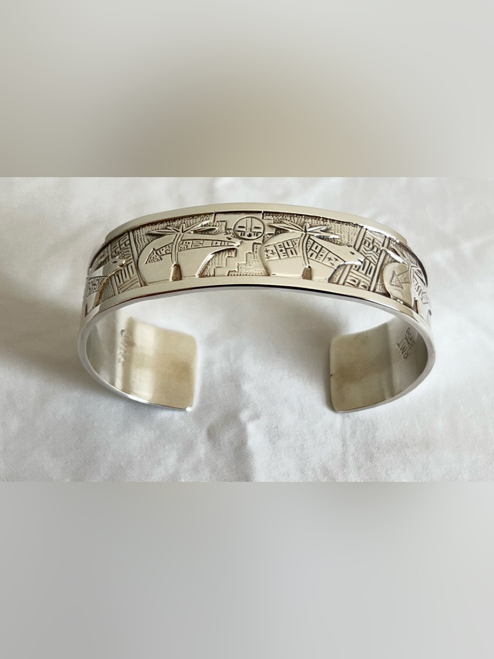 VTG Roderick Tenorio RMT Sterling Silver Bear Storyteller Cuff Bracelet 7"